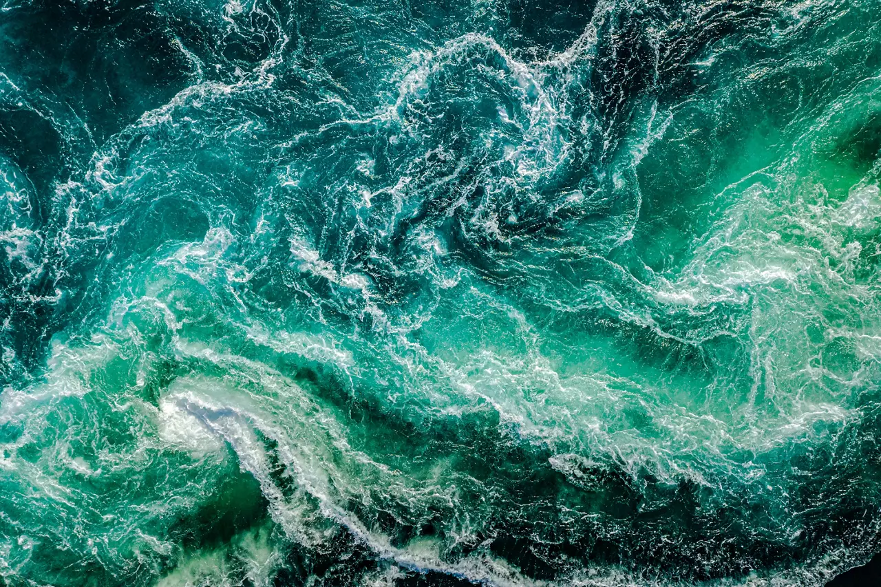 一波蓝水